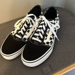 Brand new never worn bee vans